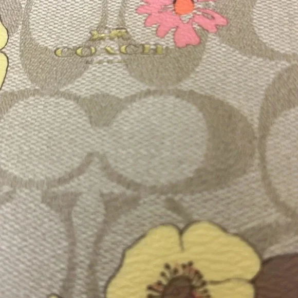 💝🆕💝 Corner Zip Wristlet In Signature Canvas With Floral Print - Picture 6 of 10